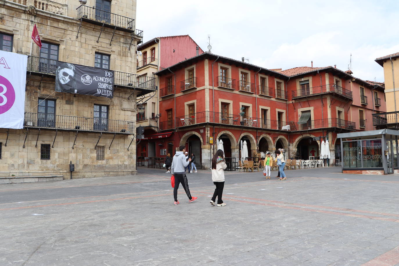Una pancarta enorme de Lexit en la Plaza Mayor