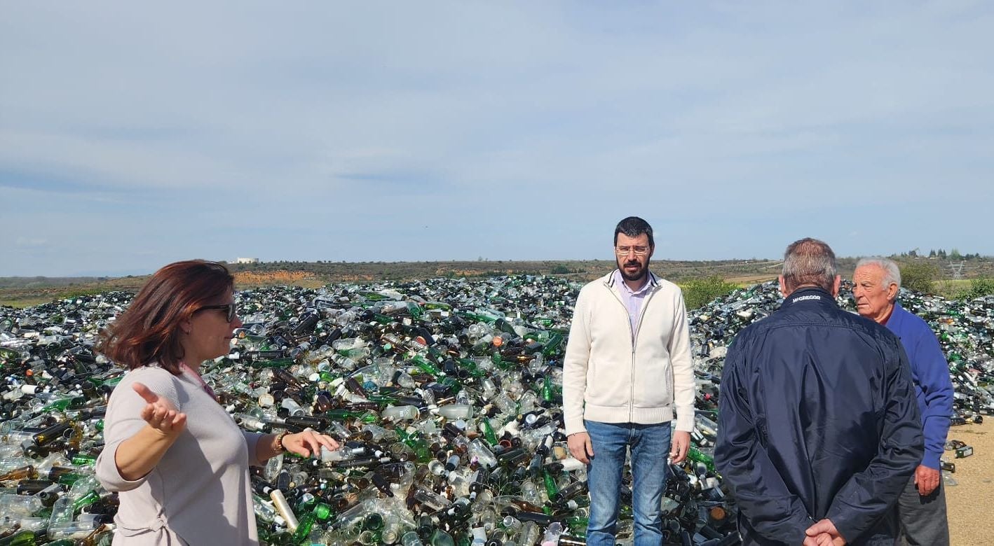 Toneladas de vídrio ilegal en Santovenia de la Valdoncina