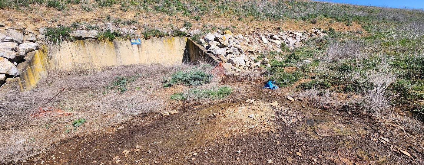 Toneladas de vídrio ilegal en Santovenia de la Valdoncina