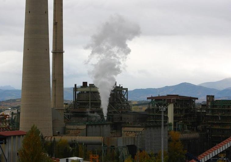 Bierzo Ya valora la vía judicial tras el rechazo de la Junta a la declaración BIC para las torres y la chimeneas de la central de Compostilla