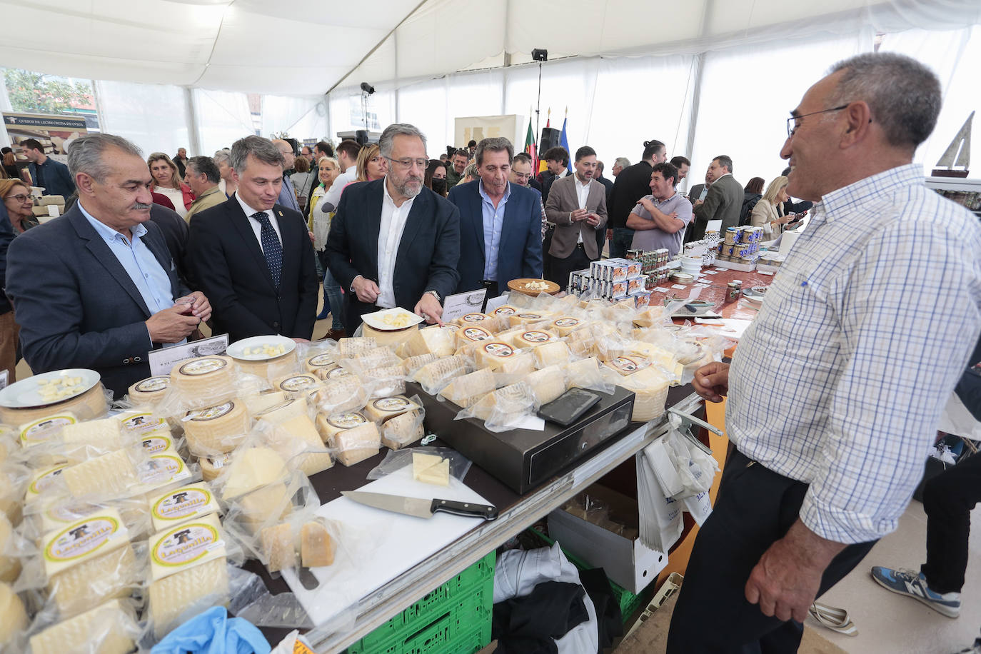 Cerca de 40 expositores participan desde hoy en la II Feria Iberqueso de Valencia de Don Juan