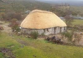 Finalizada la restauración del tejado de una palloza de Villafranca del Bierzo tras una inversión de 32.000 euros