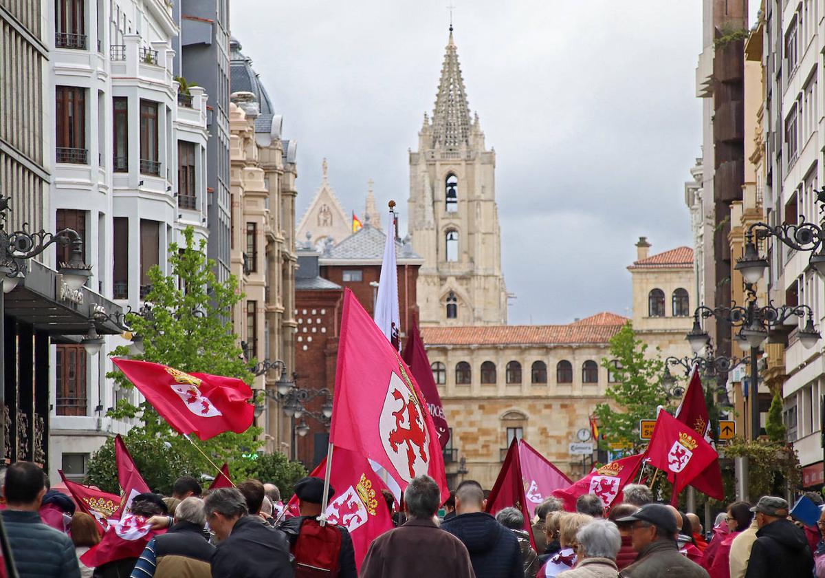 Manifestación de Conceyu este domingo por las calles de León.