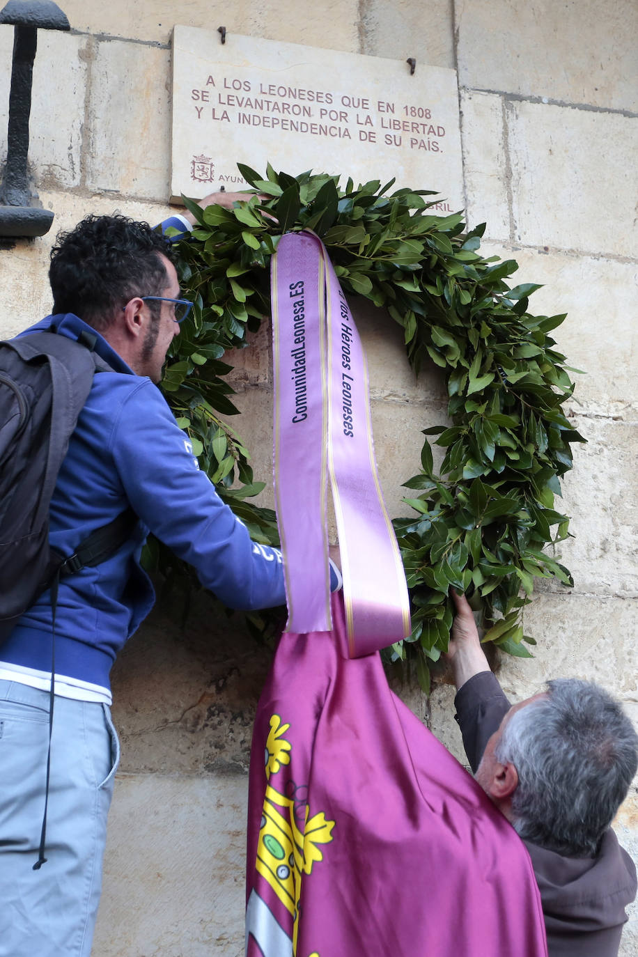 Homenaje a los Héroes Leoneses