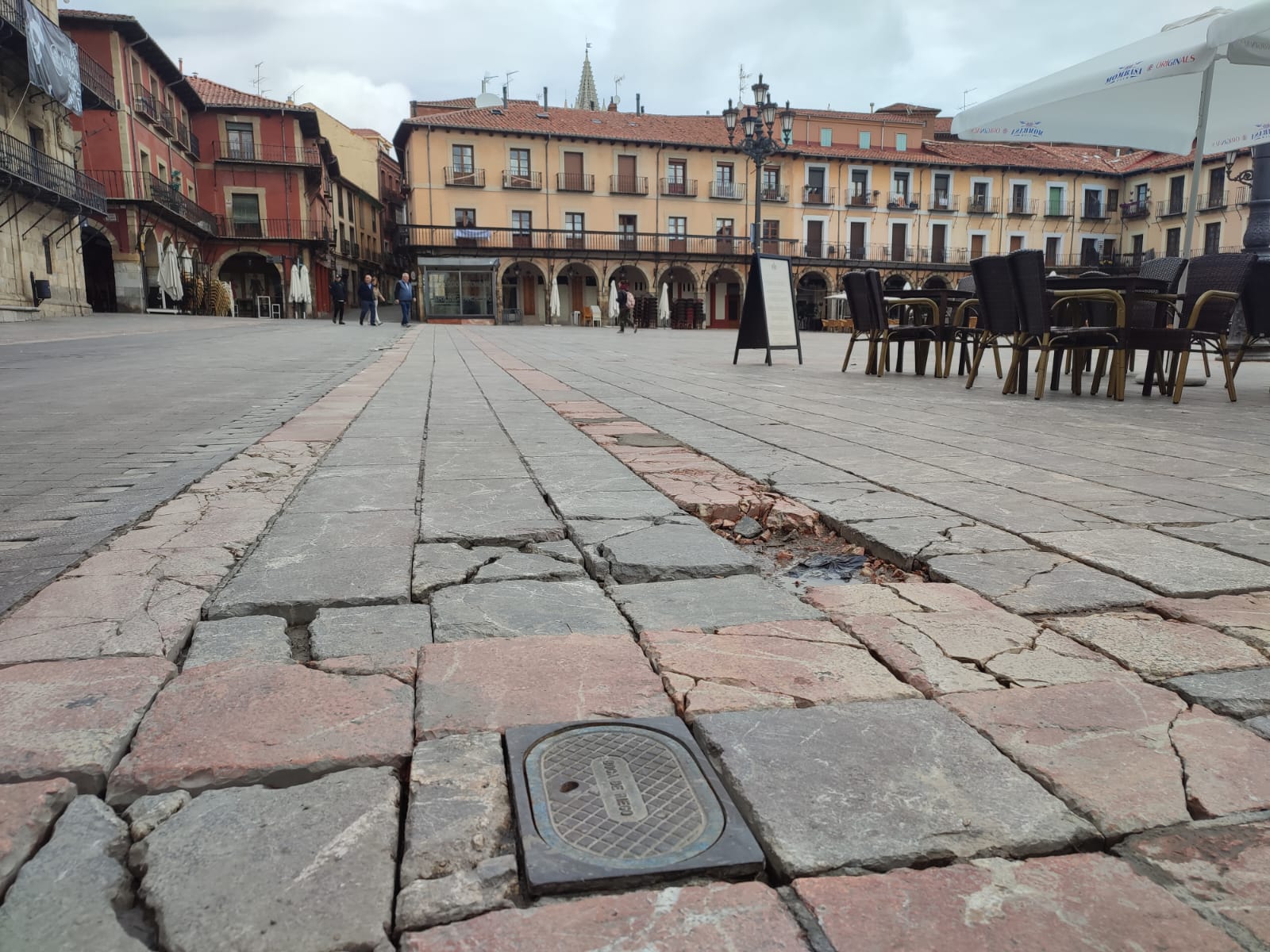 CS aporta soluciones para las grietas de la Plaza Mayor