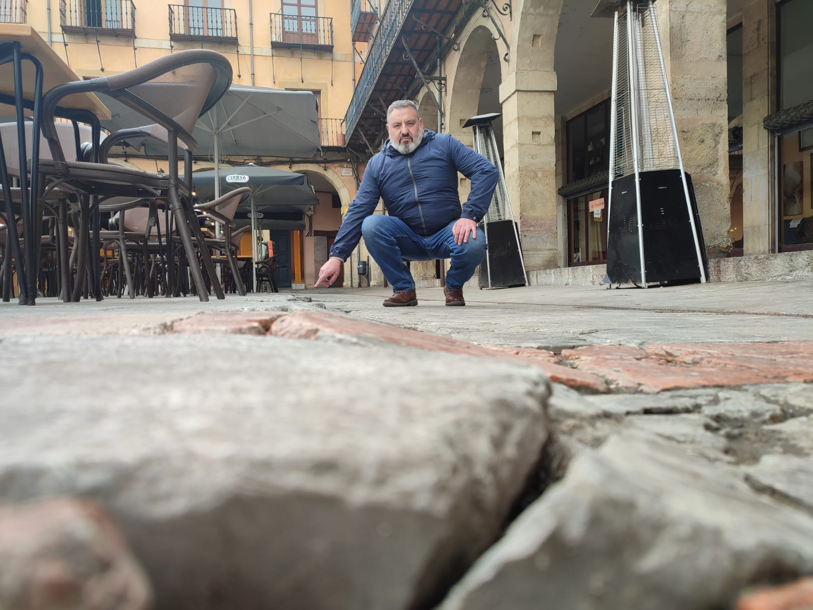 CS aporta soluciones para las grietas de la Plaza Mayor