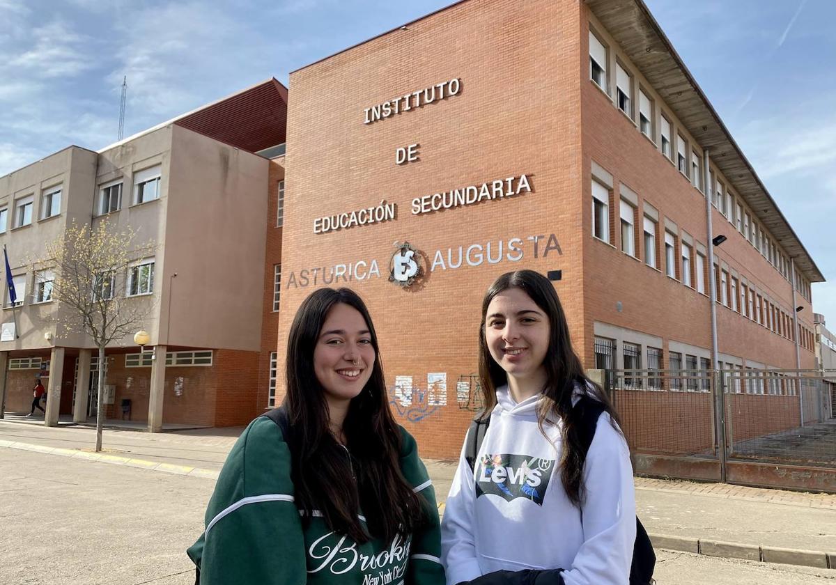 Débora y Andrea, dos alumnas del IES Asturica Auguta, primera y segunda en la VIII Olimpiada Agroalimentaria.