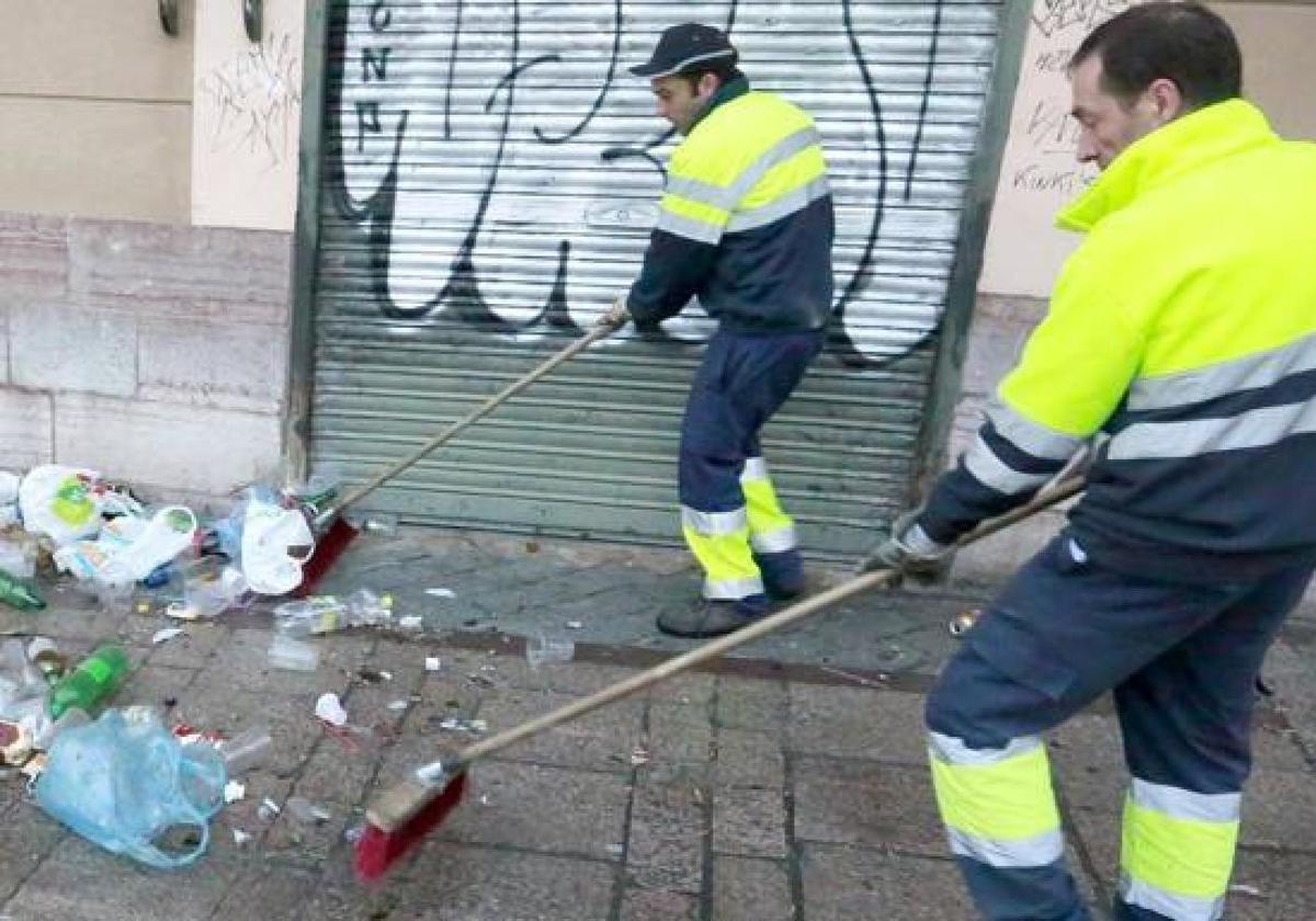 Están en marcha diferentes ofertas de empleo público en el servicio de limpieza viaria con 51 plazas de peones de limpieza