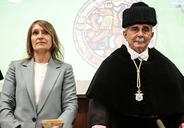 La consejera de Educación, Rocío Lucas, junto al rector de la Unviersidad de León, Juan Francisco García Marín.