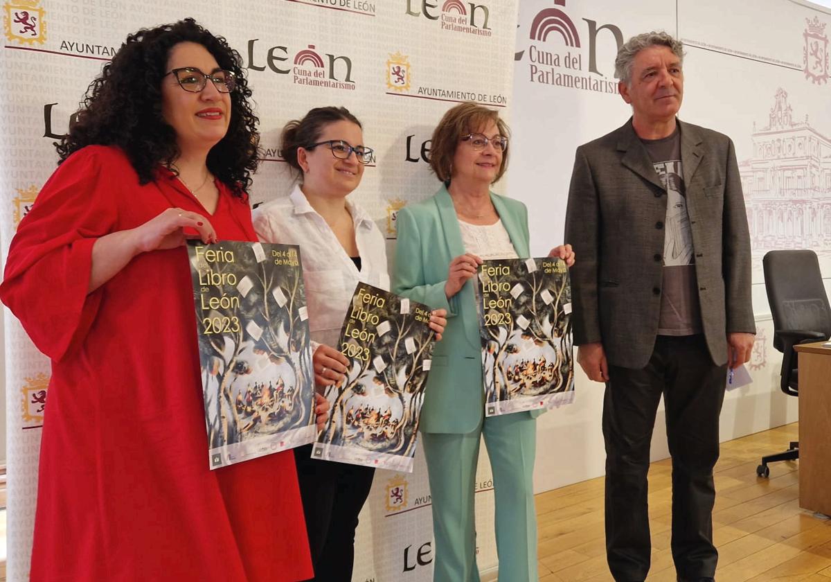 La concejala Evelia Fernández junto a la presidenta de la Asociación de Libreros, Sandra Llamas, y a la secretaria, Cristina Barrientos, han presentado la programación de la Feria del Libro de León.