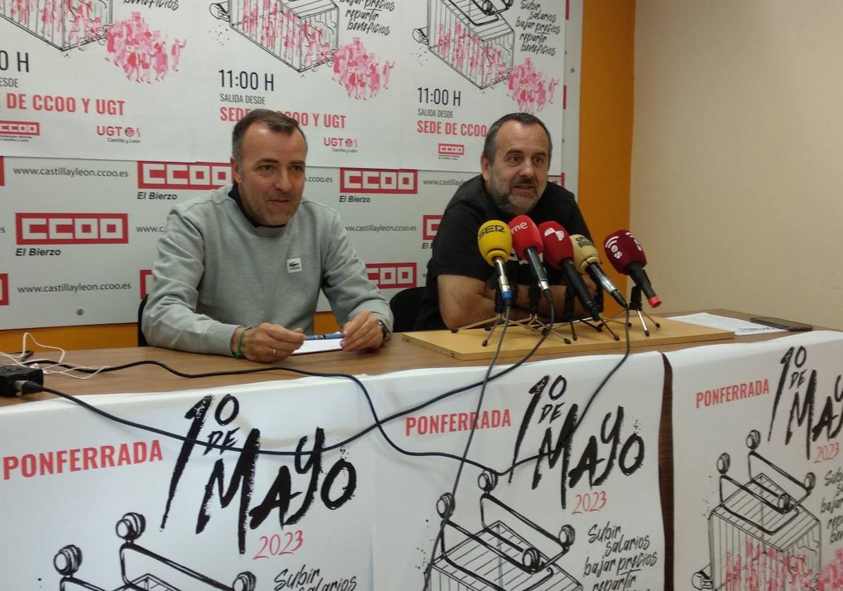 Los secretarios comarcales de UGT y CCOO durante su comparecencia.