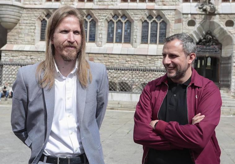 Nael Blanco, candidato al Ayuntamiento de León de Podemos-IU y Pablo Fernández, portavoz nacional de Podemos.