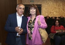 La senadora y presidenta del PSOE clausura en Astorga la convención municipal de los socialistas leoneses