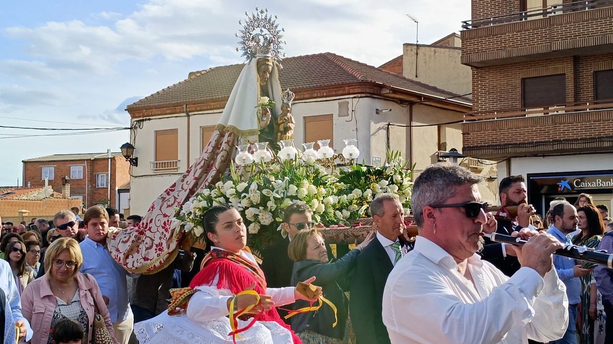 Procesión en honor a la Virgen del Arrabal en Laguna de Negrillos.