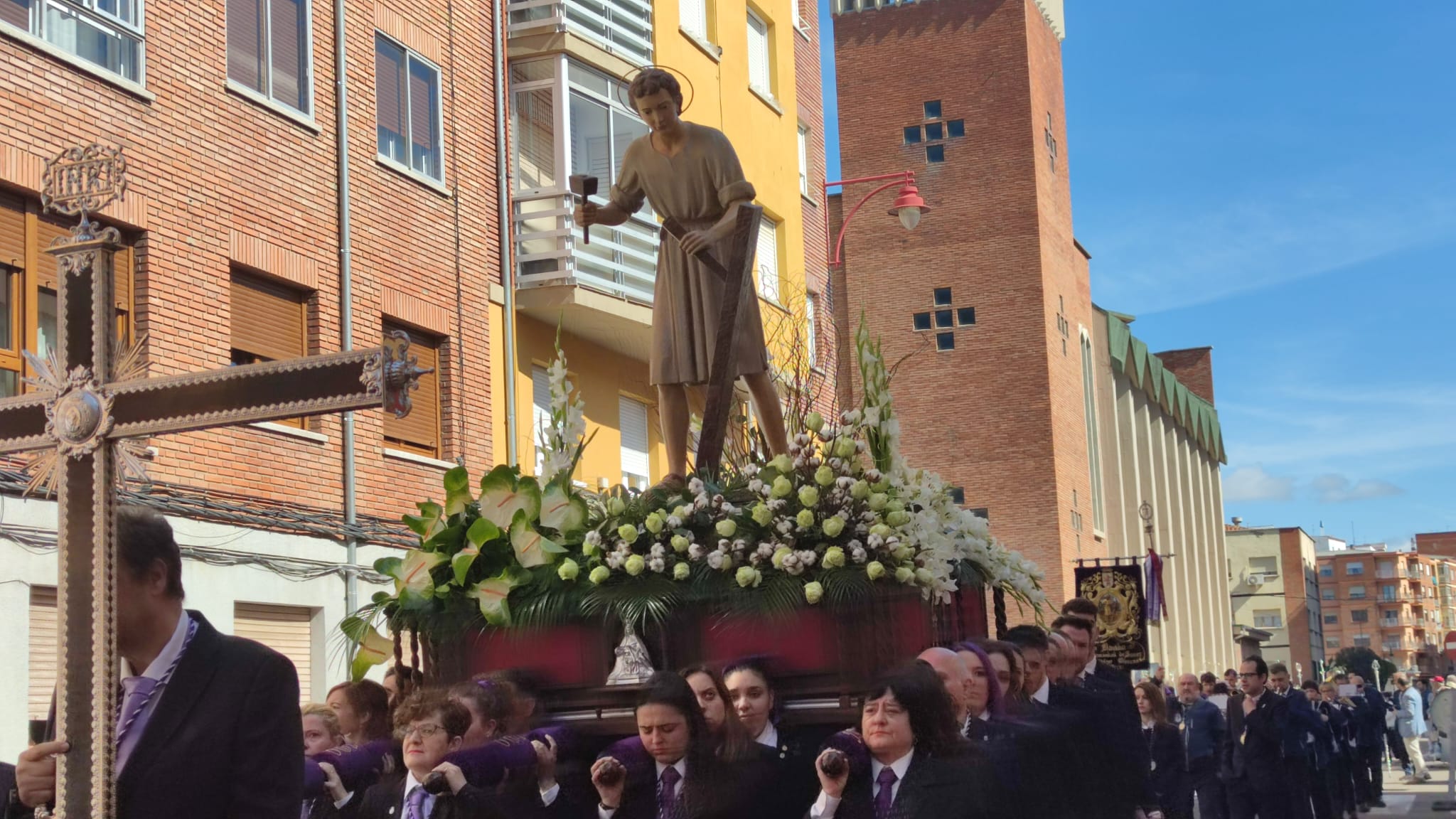 Procesión por las calles de León