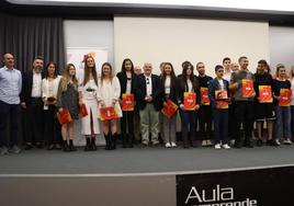 Foto de familia de los premiados en el certamen de Aula Emprende de Ildefe.