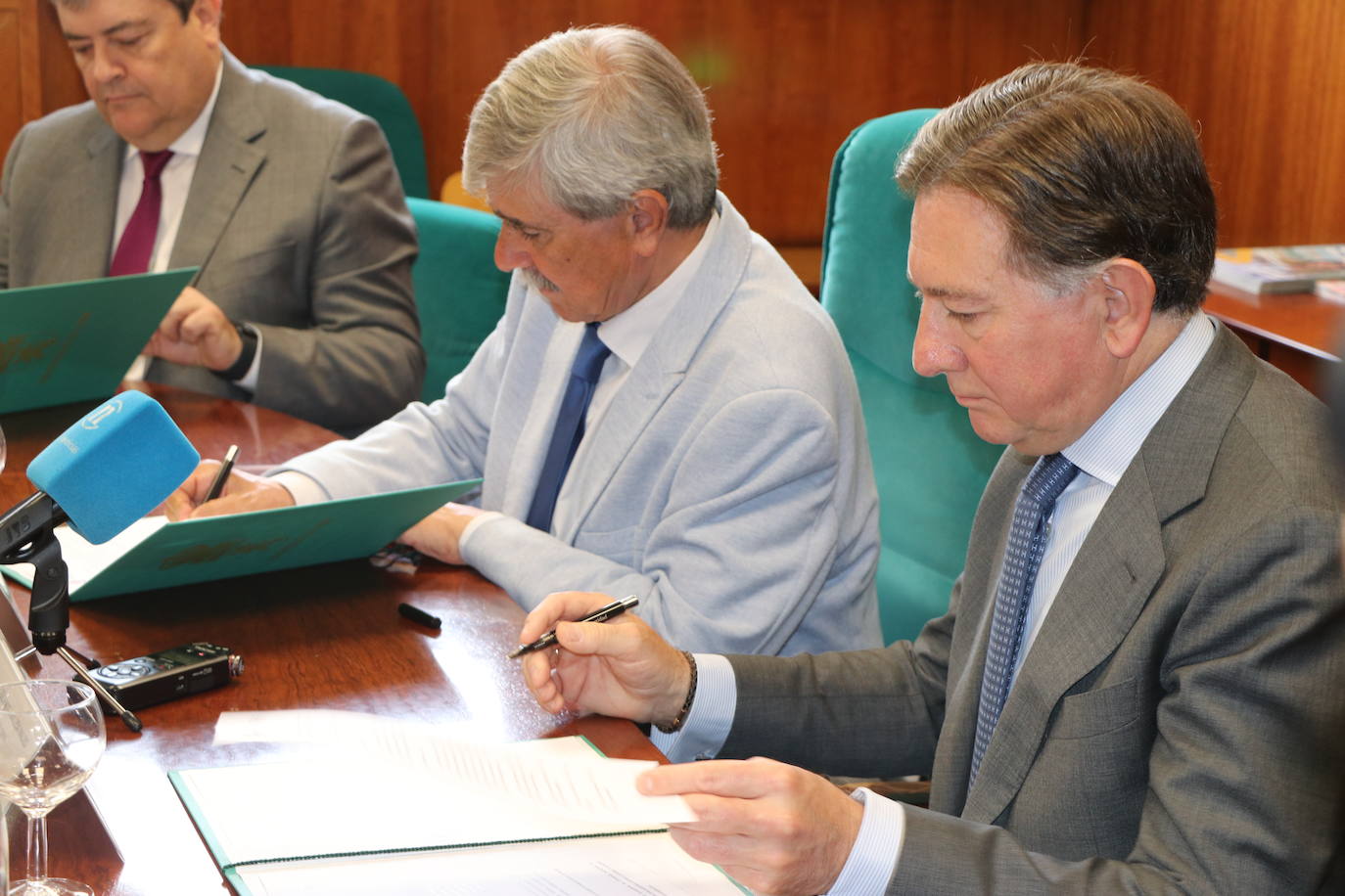 La ULE y Coated Solutions rubrican un convenio de colaboración