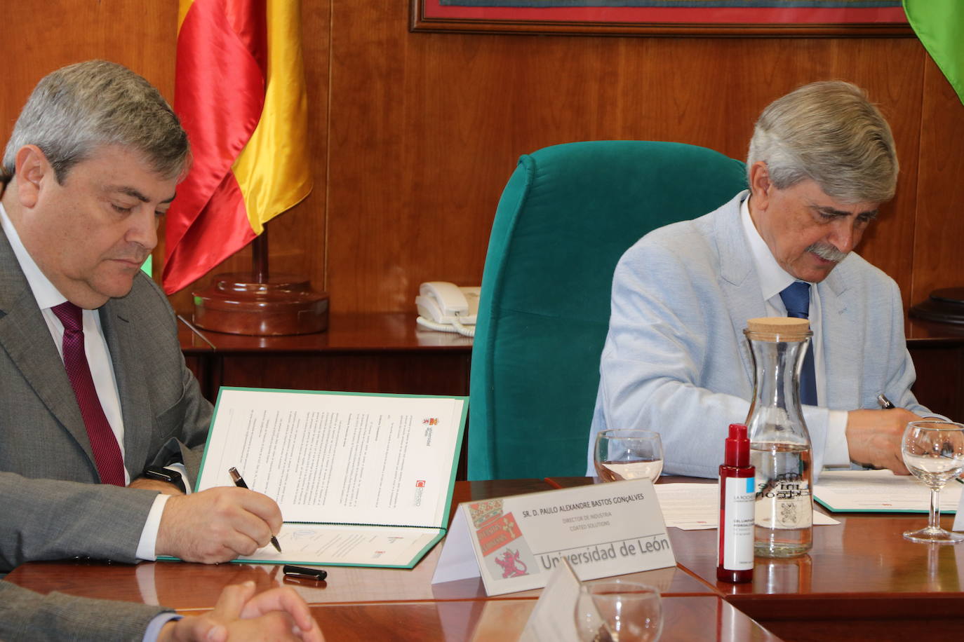 La ULE y Coated Solutions rubrican un convenio de colaboración