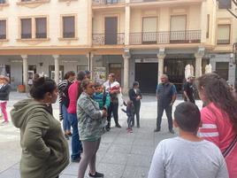 Varias familias acudieron al Ayuntamiento de Astorga para exigir una solución.