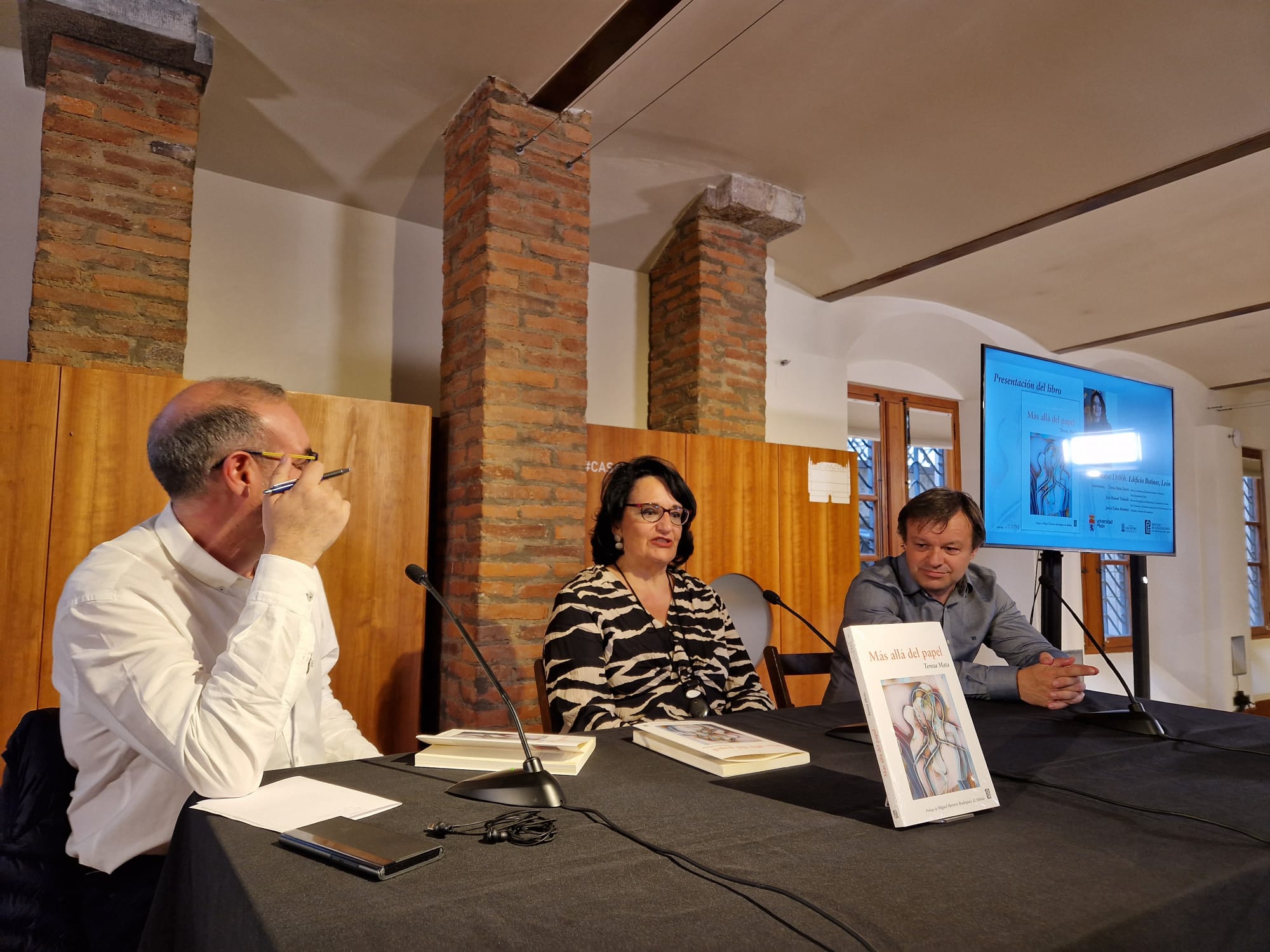 Teresa Mata presenta en Botines &#039;Más alla del papel&#039;