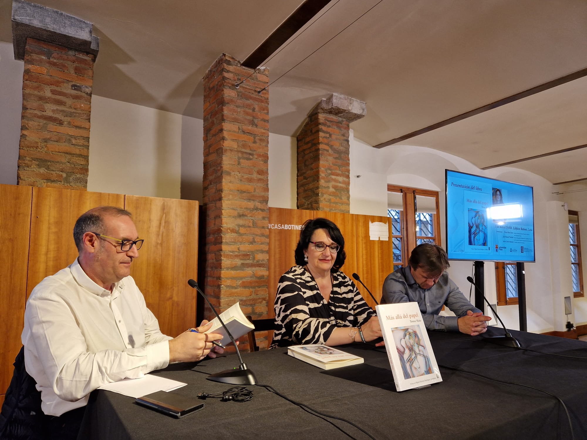 Teresa Mata presenta en Botines &#039;Más alla del papel&#039;