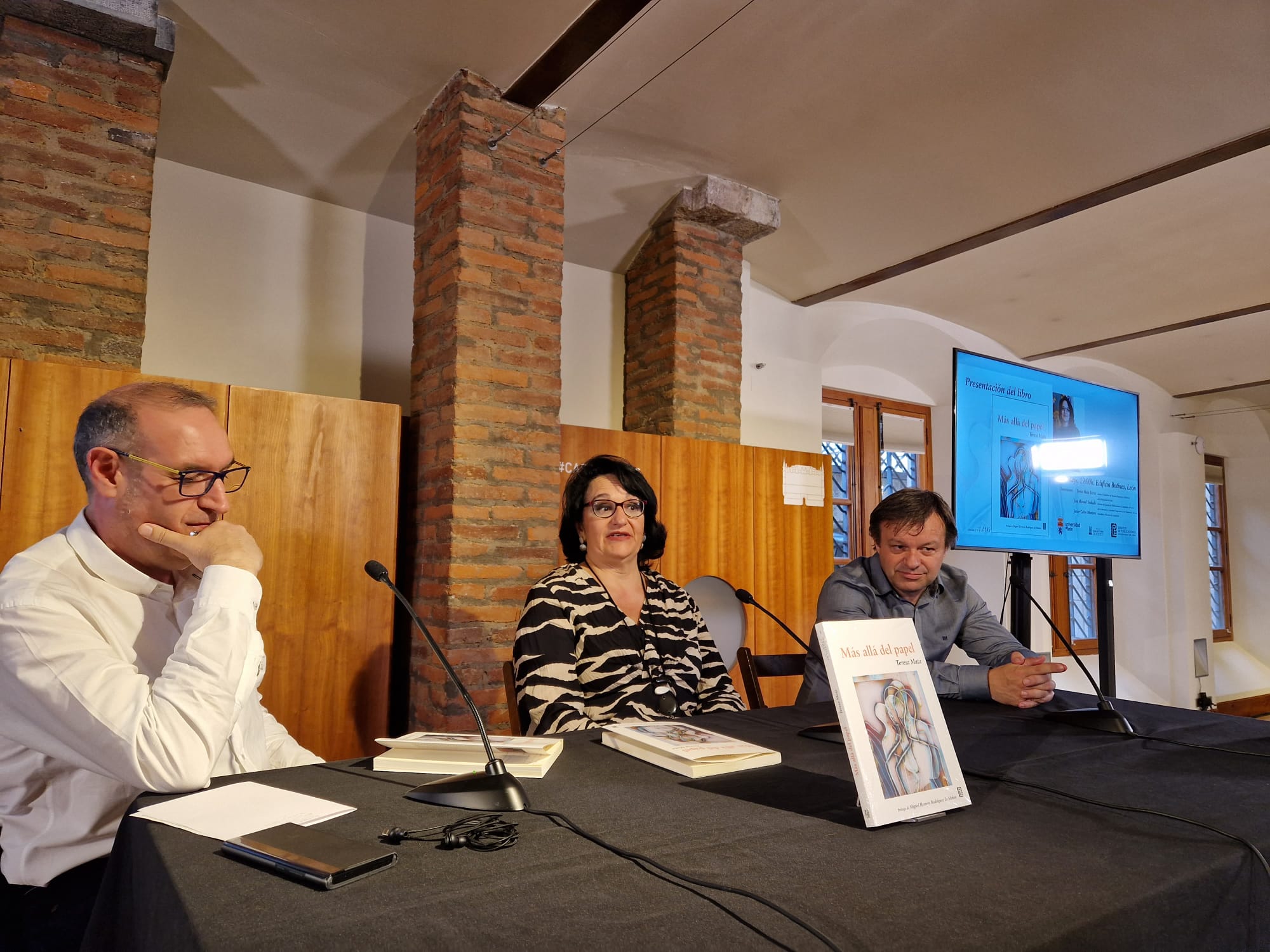 Teresa Mata presenta en Botines &#039;Más alla del papel&#039;