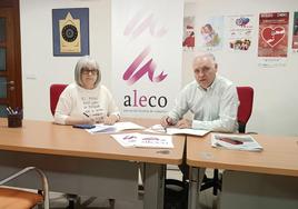 Belén Arén y Javier Menéndez firman un convenio de colaboración.