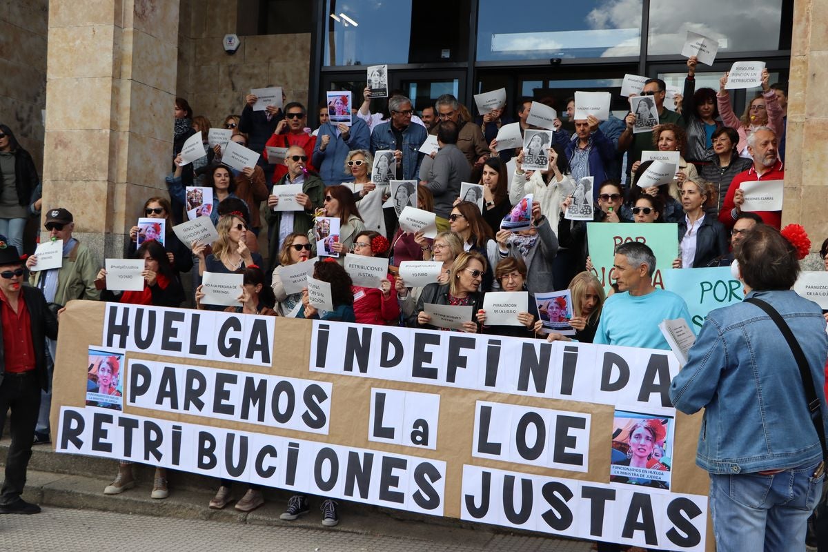 Los funcionarios de Justicia cortan Sáenz de Miera y amenazan con ir a la huelga indefinida