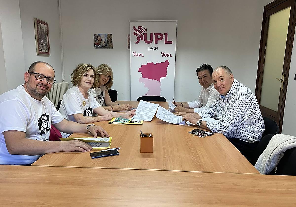 Reunión de responsables de UPL con la asociación Aupa.