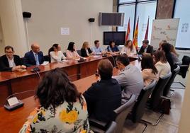 Imagen de la reunión entre los Jefes de Servicio de la Junta y la directiva del CEL
