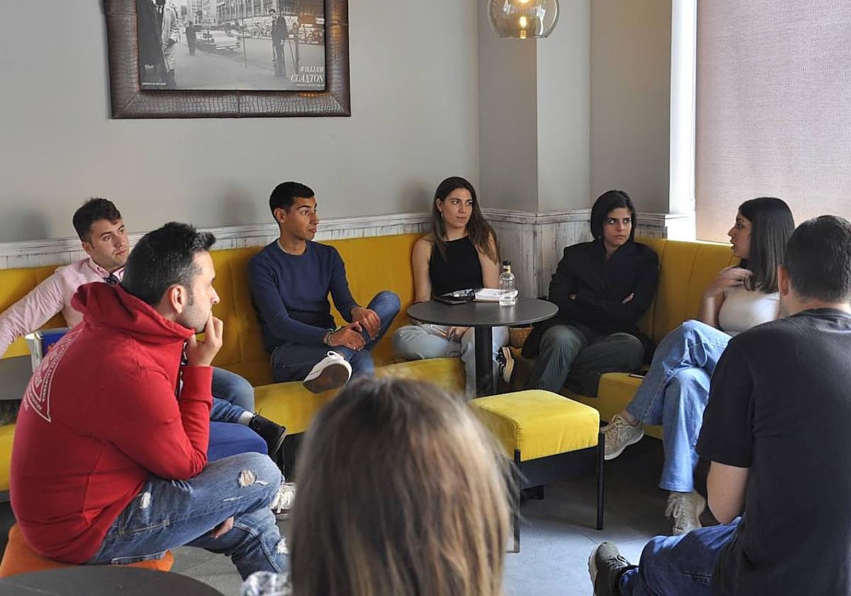Charla coloquio de los jóvenes del PSOE en Valencia de Don Juan.