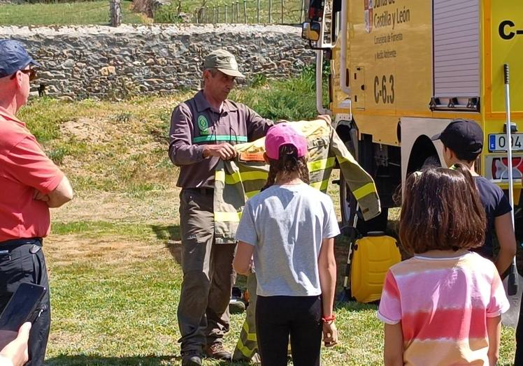 Imagen de la jornada educativa sobre incendios en Riello