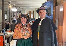 La cocina del caracol elaborada por los alumnos de la Escuela de Hotelería y Turismo de Lleida (ESCHOTUR) ha hermanado hoy a las capitales y territorios de Lleida y León. Un almuerzo, denominado Caracol Tour, con el que la Federación de Pañas del Aplec del Caragol de Lleida (Fecoll) presenta su fiesta gastronómica; y que ha recalado en el Museo Casa Botines.