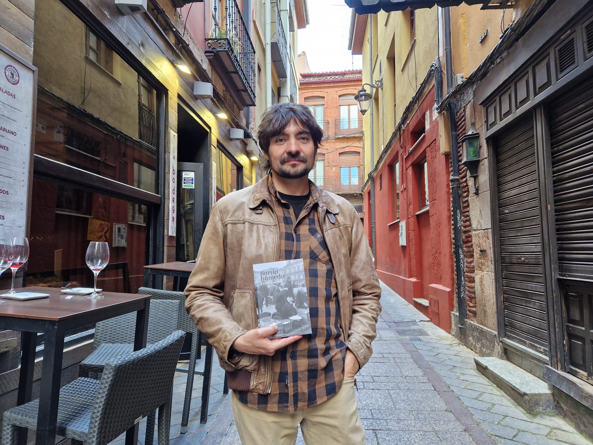 Emilio Gancedo publica el libro &#039;Barrio húmedo