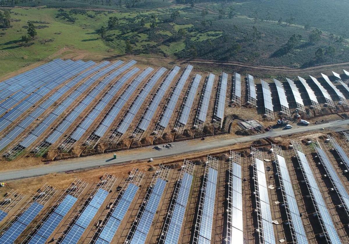 Imagen de una planta fotovoltaica. Asaja exige que su implantación se limite en la provincia.