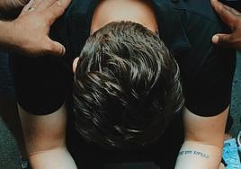 Los psicólogos reclaman más ayudas para las personas con problemas de salud mental.