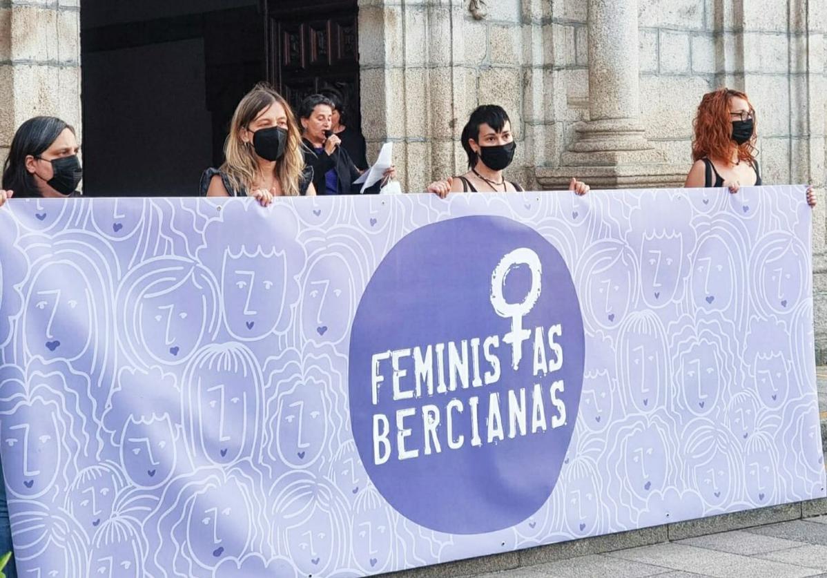 Concentración de Feministas Bercianas en Ponferrada.