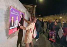 Podemos-IU se dan la mano en una apuesta por León capital. Ambas formaciones esperan alcanzar representación en el Ayuntamiento de León para defender a la sociedad y hacer visibles sus derechos.