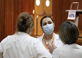 Comisiones Obreras celebra una asamblea con las técnicos en cuidados auxiliares de enfermería de León para trasladarles la realidad del preacuerdo de convenio regional y las reclamaciones si no hay acuerdo para frenar la huelga prevista el 17 de mayo