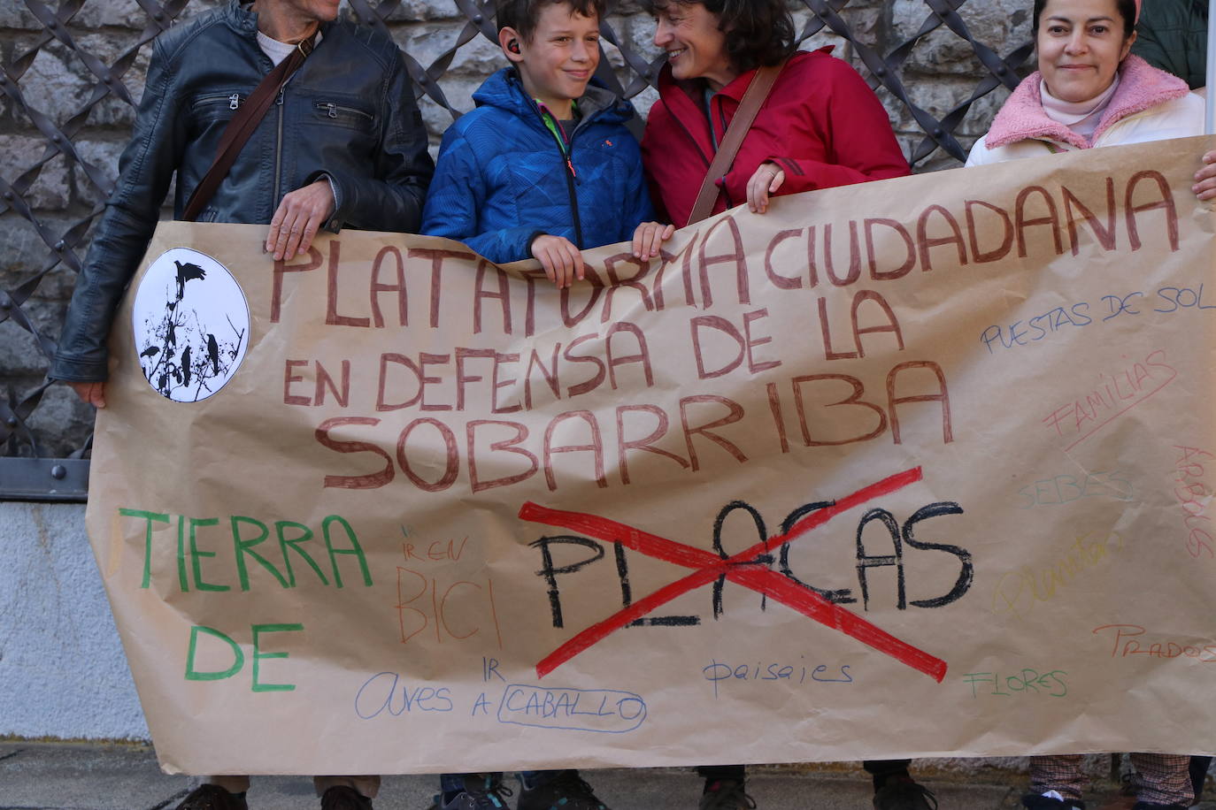 La Coordinadora en Defensa del Territorio se manifiesta en la plaza de Botines