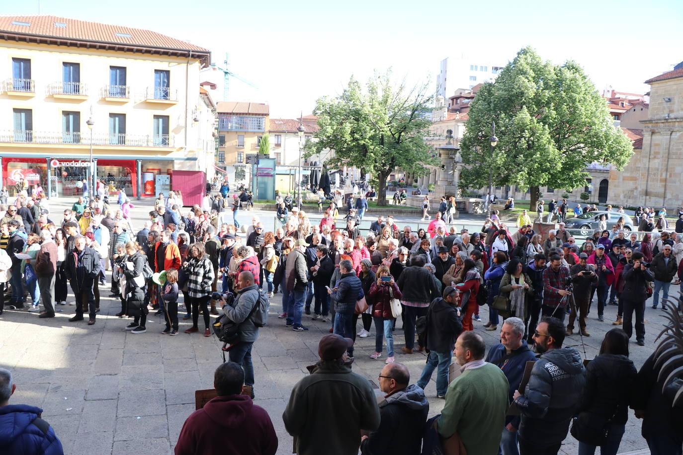 La Coordinadora en Defensa del Territorio se manifiesta en la plaza de Botines