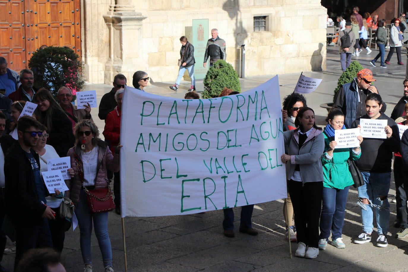 La Coordinadora en Defensa del Territorio se manifiesta en la plaza de Botines