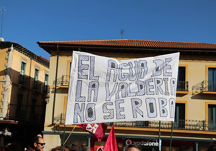 Imagen principal - León clama contra el «pelotazo especulativo» de las renovables