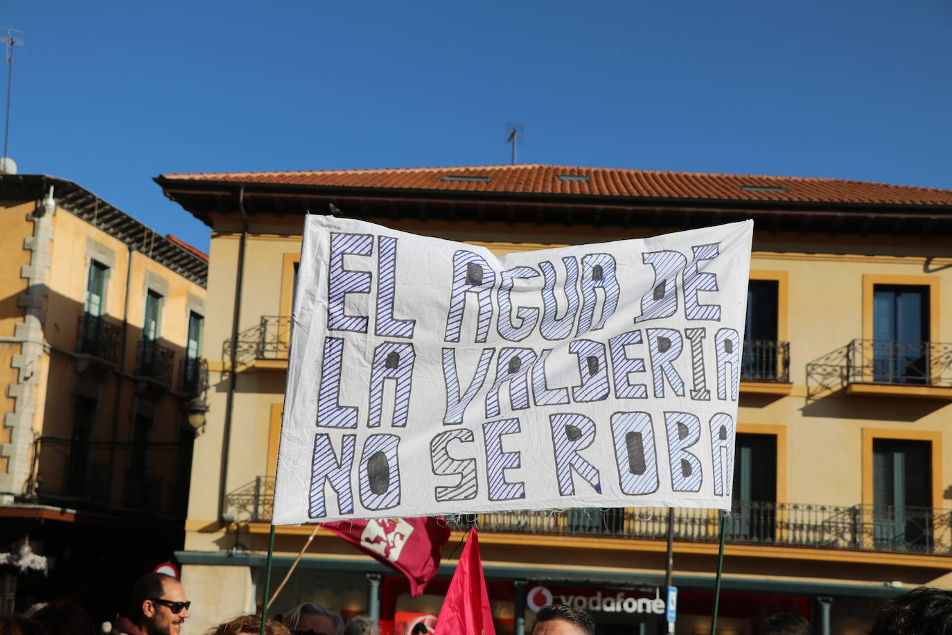 La Coordinadora en Defensa del Territorio se manifiesta en la plaza de Botines