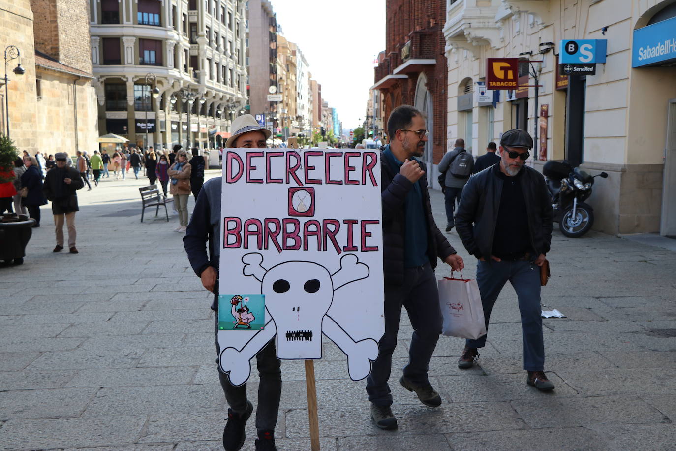 La Coordinadora en Defensa del Territorio se manifiesta en la plaza de Botines