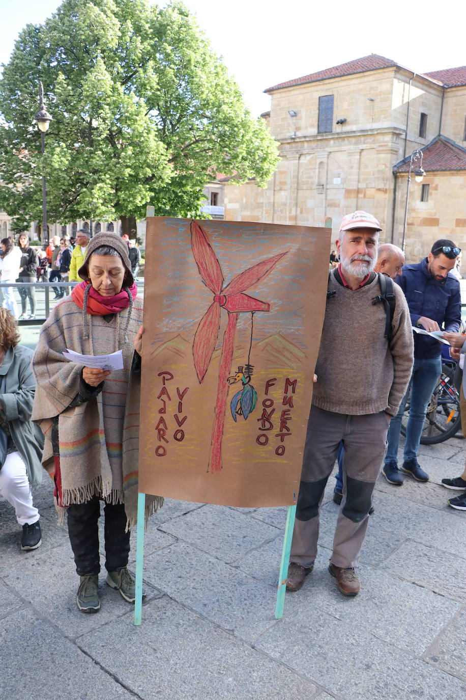 La Coordinadora en Defensa del Territorio se manifiesta en la plaza de Botines