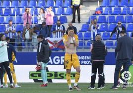 El conjunto berciano no pasó del empate ante la SD Huesca y pierde la categoría tras cuatro temporadas en Segunda División