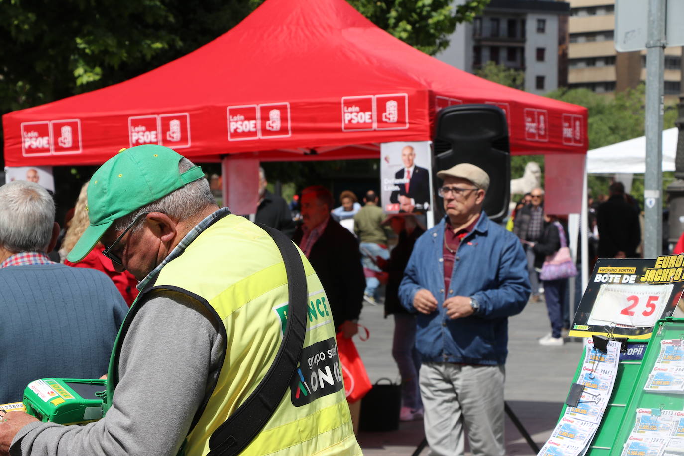 La campaña electoral llega al rastro