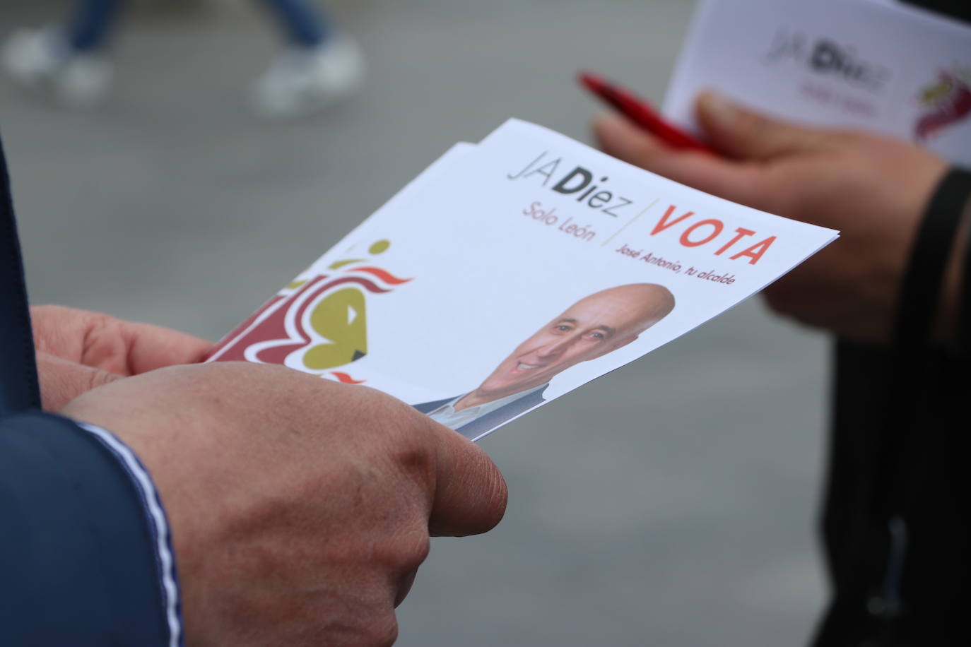 La campaña electoral llega al rastro