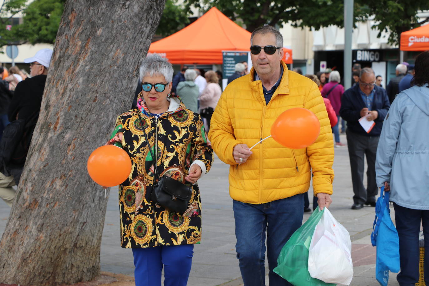 La campaña electoral llega al rastro